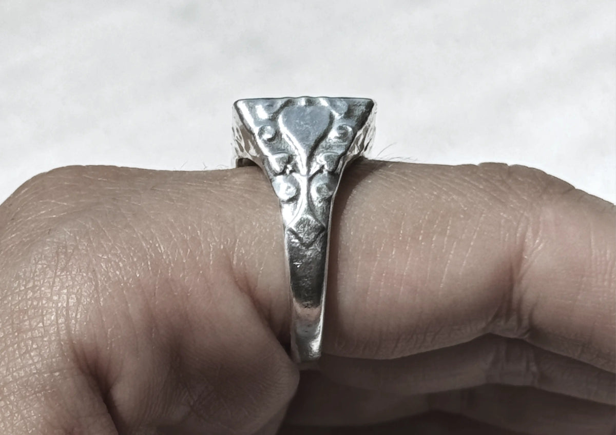 Poker Face ring